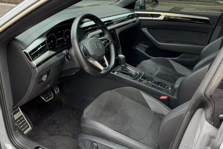 Used Volkswagen FAW-Volkswagen CC 2023 330TSI Ignite Edition Interior 2