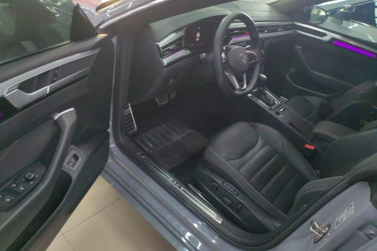 Used Volkswagen FAW-Volkswagen CC 2023 380TSI Striking Edition Interior 3