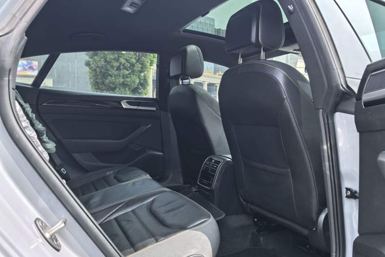 Used Volkswagen FAW-Volkswagen CC 2023 380TSI Striking Edition Interior 4