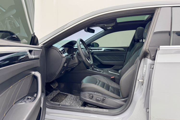 Used Volkswagen FAW-Volkswagen CC 2023 380TSI Striking Edition Interior 5