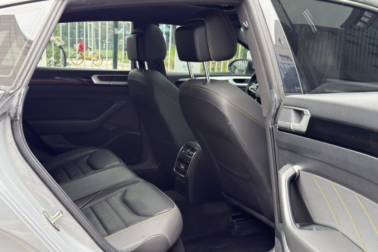 Used Volkswagen FAW-Volkswagen CC 2023 380TSI Striking Edition Interior 8