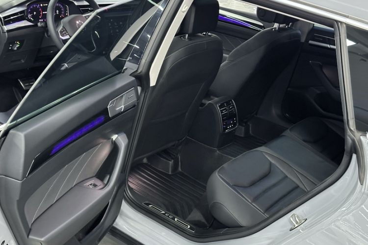 Used Volkswagen FAW-Volkswagen CC 2023 Hunting Vehicle 380TSI Hunter's Heart Edition Interior 8