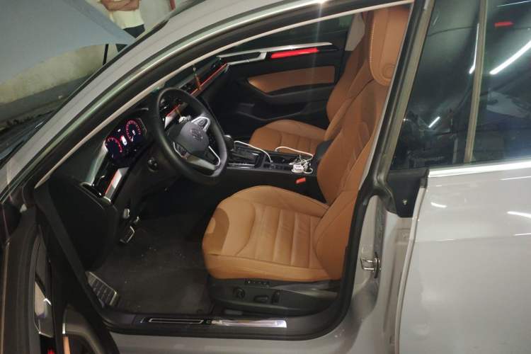 Used Volkswagen FAW-Volkswagen CC 2023 Hunting Vehicle 380TSI Hunter's Heart Edition Left Front Seat