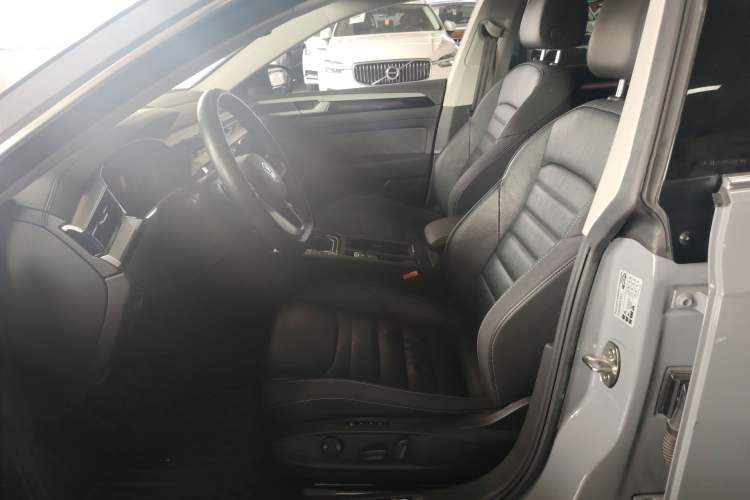 Used Volkswagen FAW-Volkswagen CC 2023 Hunting Vehicle 380TSI Hunter's Heart Edition Left Front Seat