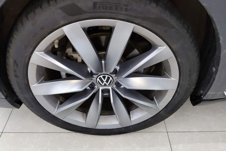 Used Volkswagen FAW-Volkswagen CC 2023 Hunting Vehicle 380TSI Hunter's Heart Edition Left Front Wheel Hub