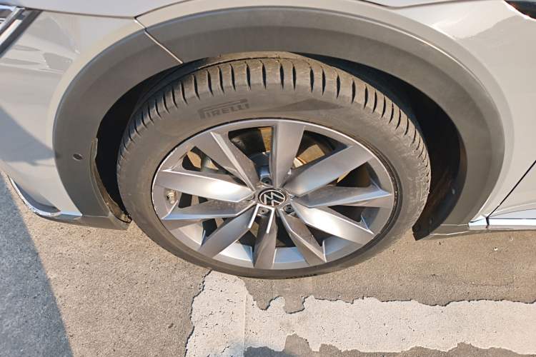 Used Volkswagen FAW-Volkswagen CC 2023 Hunting Vehicle 380TSI Hunter's Heart Edition Left Front Wheel Hub