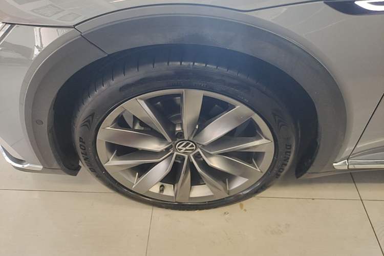 Used Volkswagen FAW-Volkswagen CC 2023 Hunting Vehicle 380TSI Hunter's Heart Edition Left Front Wheel Hub