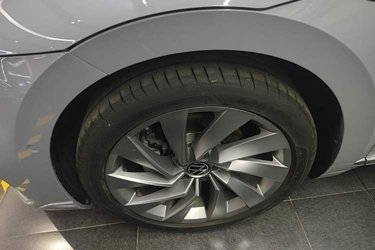 Used Volkswagen FAW-Volkswagen CC 2023 380TSI Striking Edition Left Front Wheel Hub