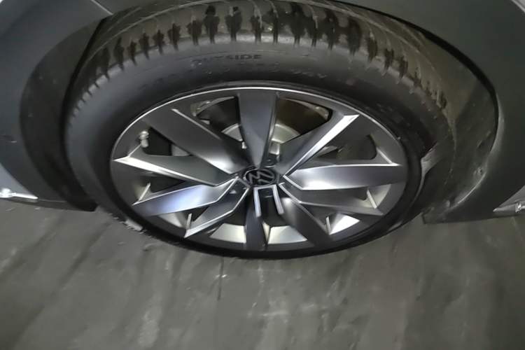 Used Volkswagen FAW-Volkswagen CC 2023 Hunting Vehicle 380TSI Hunter's Heart Edition Left Front Wheel Hub