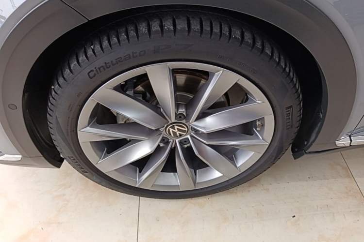 Used Volkswagen FAW-Volkswagen CC 2023 Hunting Vehicle 380TSI Hunter's Heart Edition Left Front Wheel Hub
