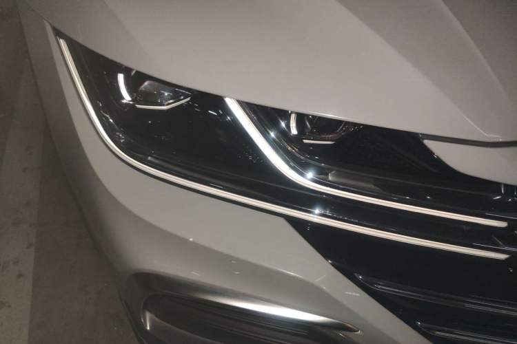 Used Volkswagen FAW-Volkswagen CC 2023 Hunting Vehicle 380TSI Hunter's Heart Edition Right Front Headlight
