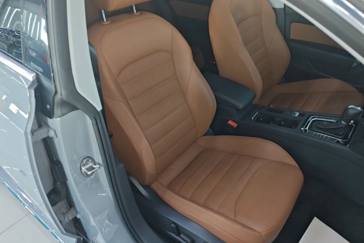 Used Volkswagen FAW-Volkswagen CC 2023 Hunting Vehicle 380TSI Hunter's Heart Edition Right Front Seat
