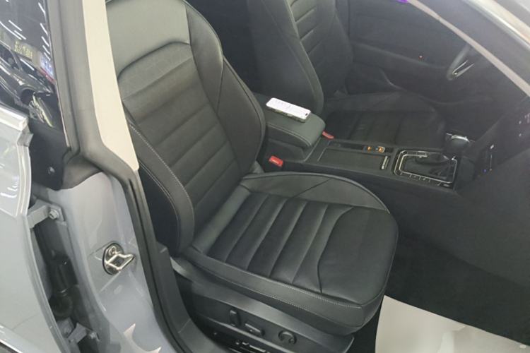 Used Volkswagen FAW-Volkswagen CC 2023 Hunting Vehicle 380TSI Hunter's Heart Edition Right Front Seat