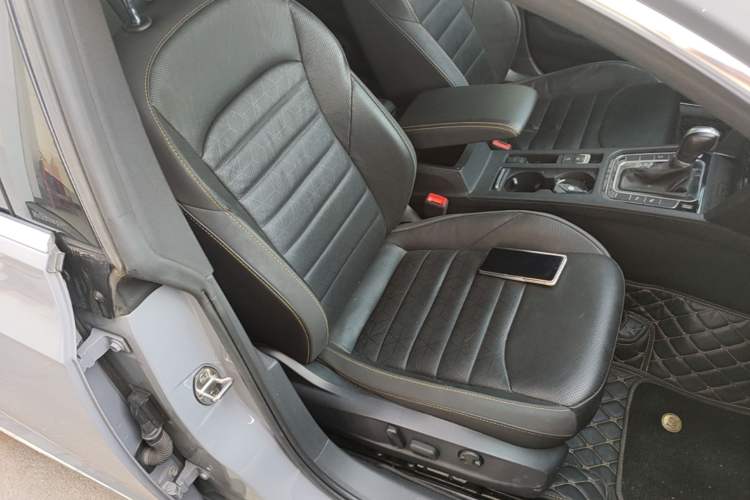 Used Volkswagen FAW-Volkswagen CC 2023 380TSI Striking Edition Right Front Seat