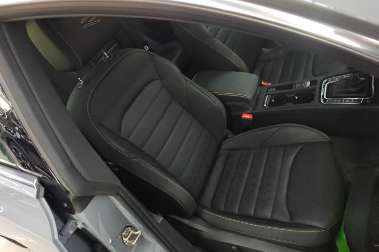 Used Volkswagen FAW-Volkswagen CC 2023 380TSI Striking Edition Right Front Seat