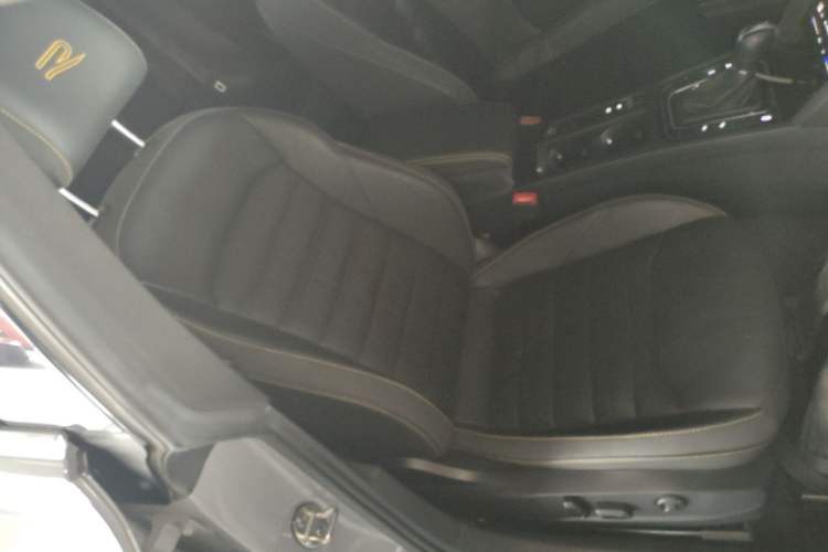 Used Volkswagen FAW-Volkswagen CC 2023 380TSI Striking Edition Right Front Seat
