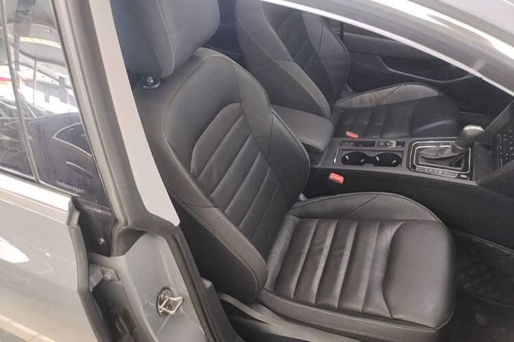Used Volkswagen FAW-Volkswagen CC 2023 Hunting Vehicle 380TSI Hunter's Heart Edition Right Front Seat