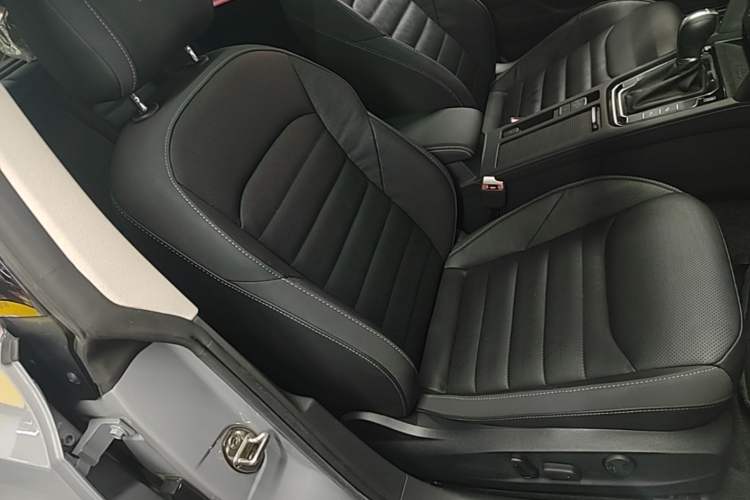 Used Volkswagen FAW-Volkswagen CC 2023 380TSI Striking Edition Right Front Seat