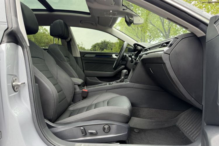 Used Volkswagen FAW-Volkswagen CC 2023 Hunting Vehicle 380TSI Hunter's Heart Edition Right Front Seat