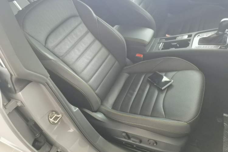 Used Volkswagen FAW-Volkswagen CC 2023 380TSI Striking Edition Right Front Seat