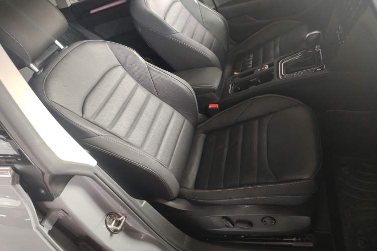 Used Volkswagen FAW-Volkswagen CC 2023 Hunting Vehicle 380TSI Hunter's Heart Edition Right Front Seat