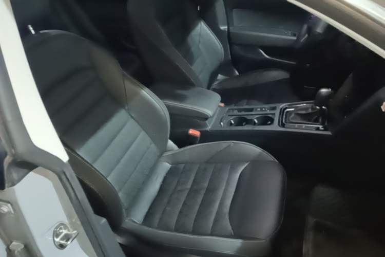 Used Volkswagen FAW-Volkswagen CC 2023 380TSI Striking Edition Right Front Seat