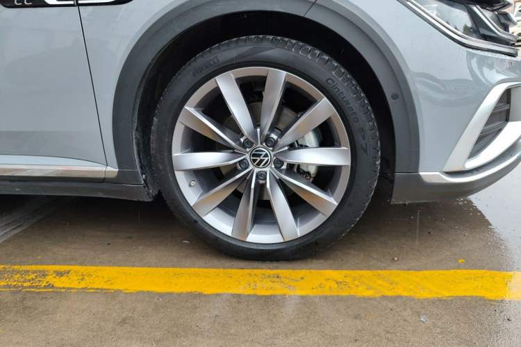 Used Volkswagen FAW-Volkswagen CC 2023 Hunting Vehicle 380TSI Hunter's Heart Edition Right Front Wheel Hub