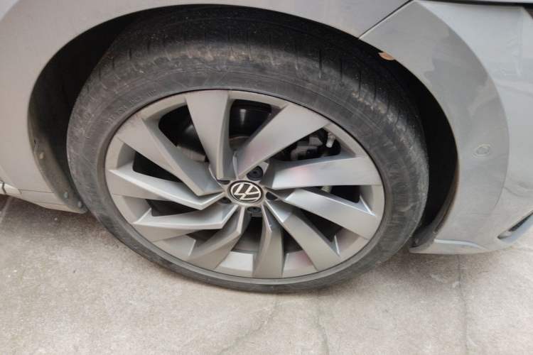 Used Volkswagen FAW-Volkswagen CC 2023 380TSI Striking Edition Right Front Wheel Hub