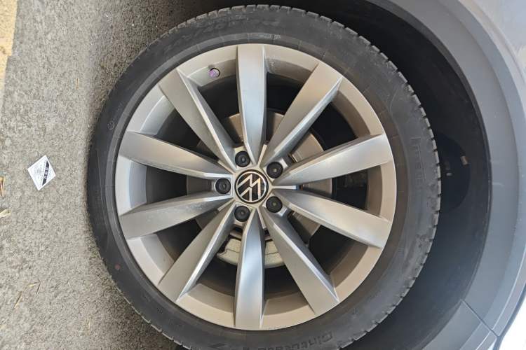 Used Volkswagen FAW-Volkswagen CC 2023 Hunting Vehicle 380TSI Hunter's Heart Edition Right Front Wheel Hub