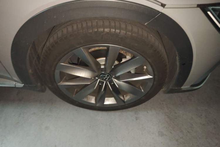 Used Volkswagen FAW-Volkswagen CC 2023 Hunting Vehicle 380TSI Hunter's Heart Edition Right Front Wheel Hub