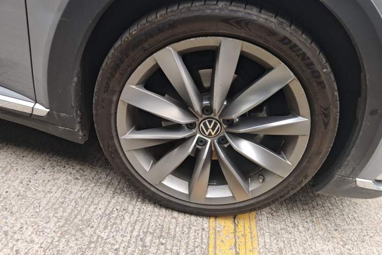 Used Volkswagen FAW-Volkswagen CC 2023 Hunting Vehicle 380TSI Hunter's Heart Edition Right Front Wheel Hub
