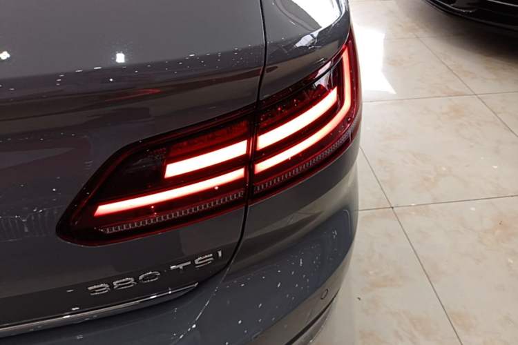 Used Volkswagen FAW-Volkswagen CC 2023 Hunting Vehicle 380TSI Hunter's Heart Edition Right Rear Taillight