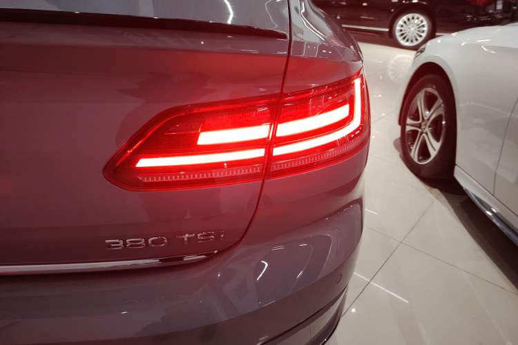 Used Volkswagen FAW-Volkswagen CC 2023 380TSI Striking Edition Right Rear Taillight