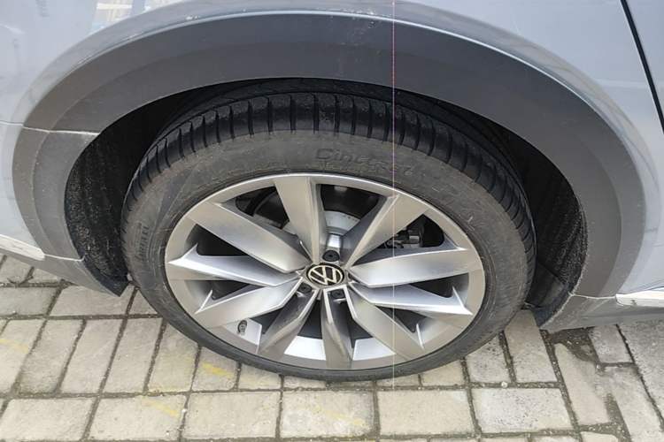 Used Volkswagen FAW-Volkswagen CC 2023 Hunting Vehicle 380TSI Hunter's Heart Edition Right Rear Wheel Hub