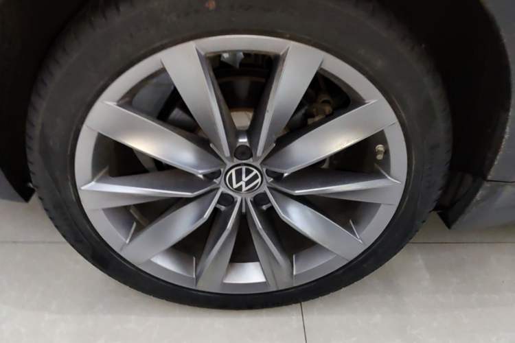 Used Volkswagen FAW-Volkswagen CC 2023 Hunting Vehicle 380TSI Hunter's Heart Edition Right Rear Wheel Hub