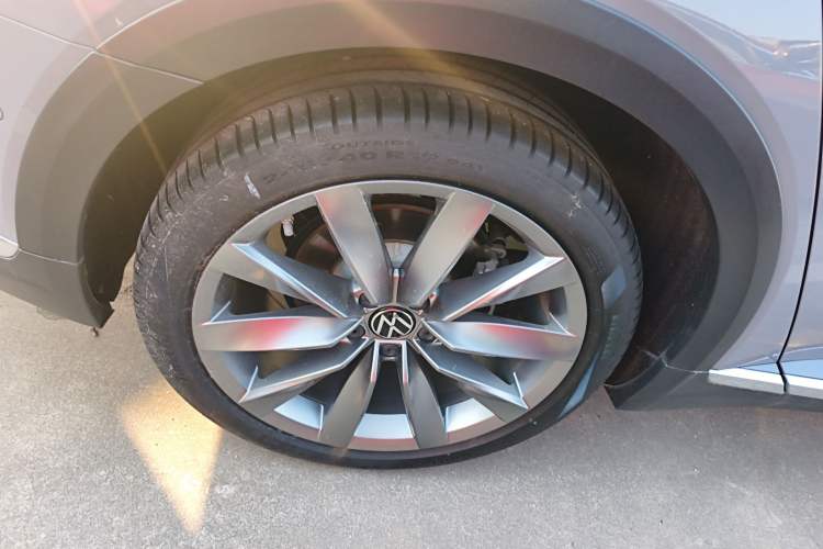 Used Volkswagen FAW-Volkswagen CC 2023 Hunting Vehicle 380TSI Hunter's Heart Edition Right Rear Wheel Hub