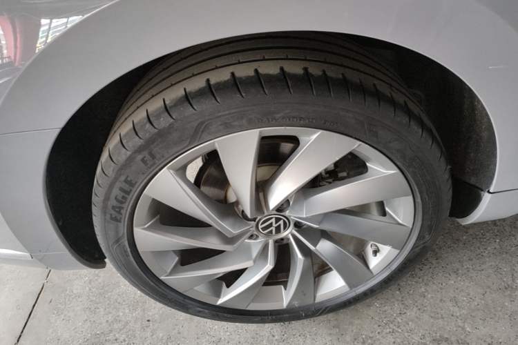 Used Volkswagen FAW-Volkswagen CC 2023 380TSI Striking Edition Right Rear Wheel Hub