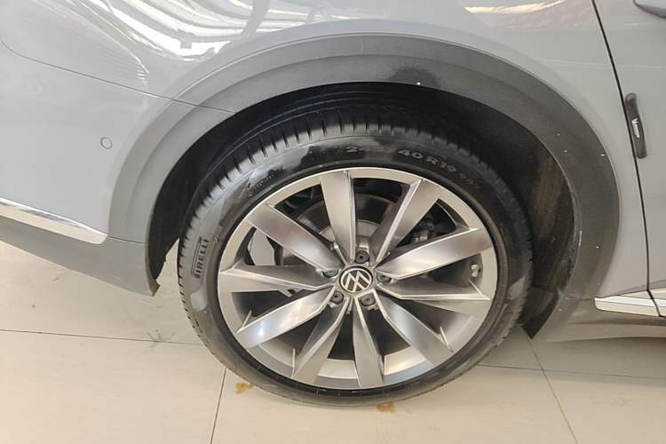 Used Volkswagen FAW-Volkswagen CC 2023 Hunting Vehicle 380TSI Hunter's Heart Edition Right Rear Wheel Hub