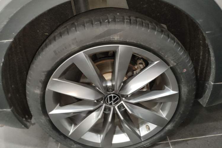 Used Volkswagen FAW-Volkswagen CC 2023 Hunting Vehicle 380TSI Hunter's Heart Edition Right Rear Wheel Hub