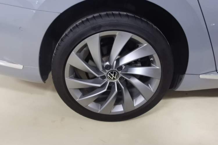 Used Volkswagen FAW-Volkswagen CC 2023 380TSI Striking Edition Right Rear Wheel Hub