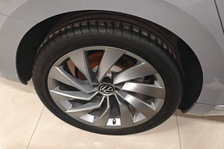 Used Volkswagen FAW-Volkswagen CC 2023 380TSI Striking Edition Right Rear Wheel Hub