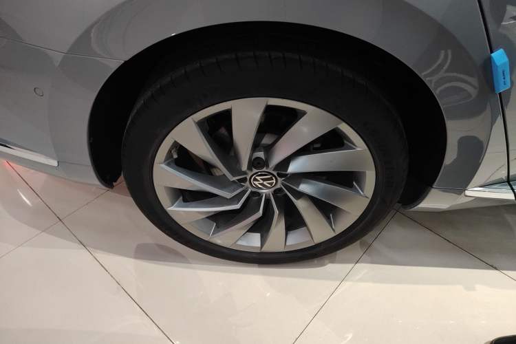 Used Volkswagen FAW-Volkswagen CC 2023 380TSI Striking Edition Right Rear Wheel Hub