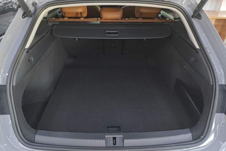 Used Volkswagen FAW-Volkswagen CC 2023 Hunting Vehicle 380TSI Hunter's Heart Edition Trunk