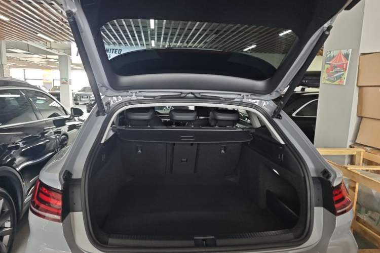 Used Volkswagen FAW-Volkswagen CC 2023 Hunting Vehicle 380TSI Hunter's Heart Edition Trunk