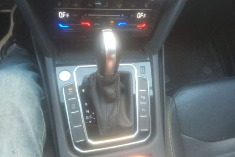 Used Volkswagen FAW-Volkswagen CC 2023 380TSI Striking Edition Gear Lever