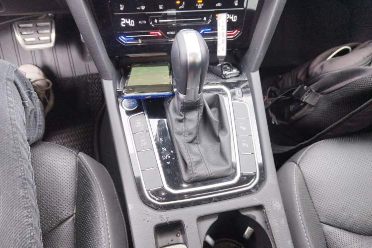 Used Volkswagen FAW-Volkswagen CC 2023 Hunting Vehicle 380TSI Hunter's Heart Edition Gear Lever