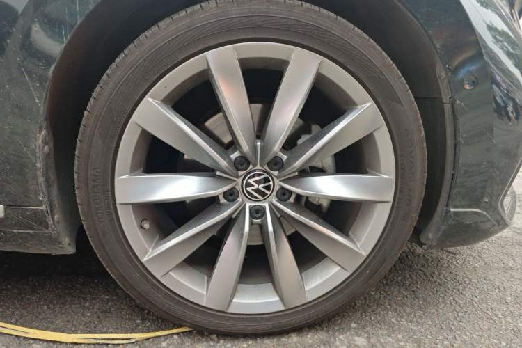 Used Volkswagen FAW-Volkswagen CC 2023 Hunting Vehicle 380TSI Hunter's Heart Edition Right Front Wheel Hub