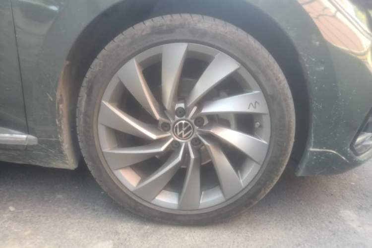 Used Volkswagen FAW-Volkswagen CC 2023 380TSI Striking Edition Right Front Wheel Hub