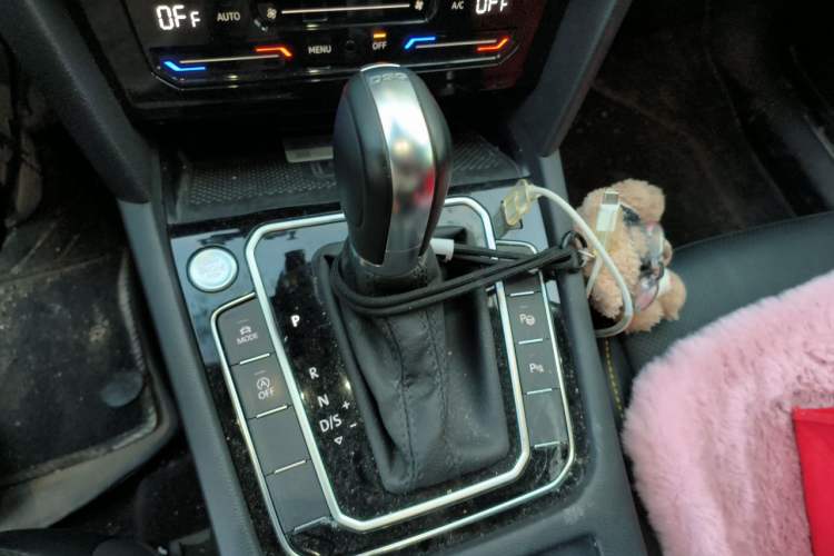 Used Volkswagen FAW-Volkswagen CC 2023 380TSI Striking Edition Gear Lever