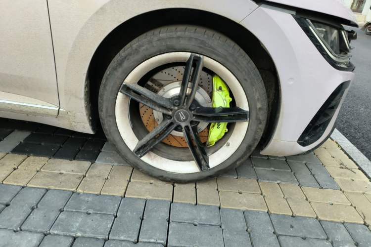 Used Volkswagen FAW-Volkswagen CC 2023 380TSI Striking Edition Right Front Wheel Hub